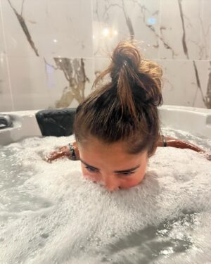 Jade Cavoué Instagram - Je te conseil d’allé voir mon twitter, j’ai repris du service quelque part🤫