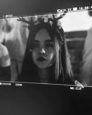 Jade Sakori Instagram - זאת מעיין מחר אתם תכירו אותה לראשונה ב 22:00 בערוץ 13 אבל עד אז... רציתי לספר לכם כמה אני מוקירה תודה על התפקיד הזה וכמה חיכיתי ועבדתי קשה בשביל לקבל אותו אז תודה להפקה ובמיוחד למלהקת ולבמאי שלקחו אותי לעולם שלהם והעולם הזה עצוב וכואב אבל הוא אמיתי לצערי הרב ותודה שהכנסתם אותי למשפחה שלכם ולסדרה של החיים שלי אז פשוט תודה 🔱
#בלקספייס #בלאקספייס
@reshettv @ofirlobel @perrykafri_agency @blackspace_tv
