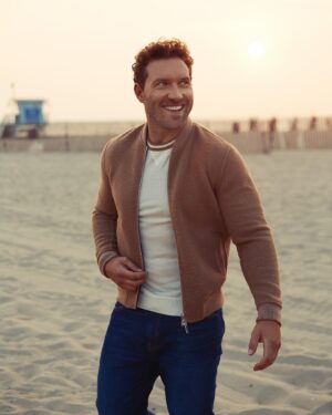 Jai Courtney Instagram - Thank you @gio_journal ! Always love shooting w the legend @johnrussophoto
Big thanks @neilcohenstyle @joannapford 
#honestthief #honestthiefmovie
