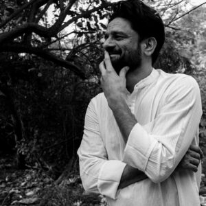 Jaideep Ahlawat Instagram - 🟠⚫️ 1/9
letters from a friend 

@jaideepahlawat #sartorial #photo #stories #mumbai #india