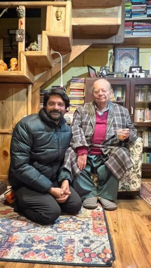 Jaideep Ahlawat Instagram - “The Name is Bond … Ruskin Bond” 
❤️❤️❤️

What a Surreal Day. ❤️❤️❤️

Thank you @jhaaness 🤗❤️❤️🤗
#ruskinbond #ruskinbondbooks #happyness #surreal #writer