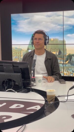 Jaime Cantizano Instagram - Llegó el momento de despedirse. Después de 6 temporadas, 606 programas como bien sabe @isabellobo_ , se cierra la etapa en los fines de semana de @ondacero #PorFinNoEsLunes 
MUCHÍSIMAS GRACIAS a todos los que habéis formado parte de esta familia. A los madrugadores, a los que estáis repartidos por el mundo, a los fieles, a los nuevos, a los que siempre habéis estado ahí. A todas y a todos…
👋 Adiós adiós adiós adiós adiós 👋 
🔴Y no olvidéis que nos vemos por las tardes a partir del 2 de septiembre 🔴
#PorFineros #EquiPORFIN #
