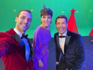 Jaime Cantizano Instagram - Llegó la Navidad incluso antes que a Vigo @marcsansal @miriammoreno_tve #telepasion  @la1_tve_ #mañaneros