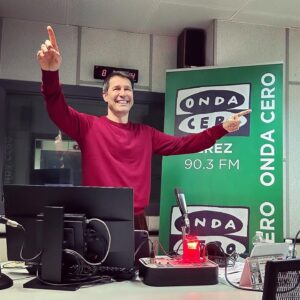 Jaime Cantizano Instagram - Dirigiendo la orquesta @porfinnoeslunes  desde ONDA CERO JEREZ @ondacero FELIZ NOCHEBUENA amig@s