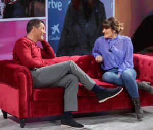 Jaime Cantizano Instagram - Programas llenos de música como la de @rozalenmusic y su #lotengoclaro en #Mañaneros @la1_tve_ @rtve