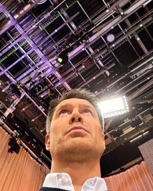 Jaime Cantizano Instagram - Tablero superior #tv #mañaneros #television #ilumina