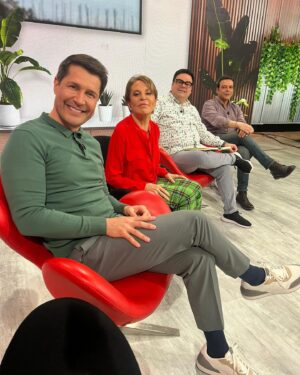 Jaime Cantizano Instagram - Hola #Yagüe @alberto_guzman_unamuno #Moya @marinabernalg #Mañaneros @rtve #tv #television