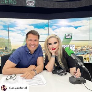 Jaime Cantizano Instagram - Posted @withregram • @alaskaoficial Cada domingo a las 10 de la mañana, colaboración en @porfinnoeslunes de @ondacero. Me lo paso bomba preparando la selección musical de cada programa.