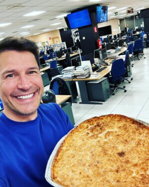 Jaime Cantizano Instagram - Un domingo sin la quesada de @joseluisllorentegento no es domingo ni nada que se le parezca. @porfinnoeslunes @ondacero