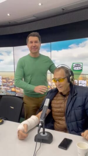 Jaime Cantizano Instagram - Empezamos @porfinnoeslunes con 3 manos @ondacero