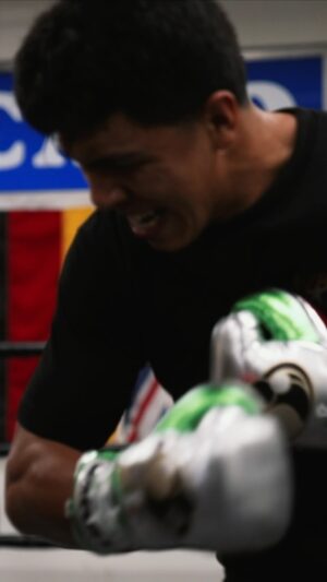 Jaime Munguia Instagram - Afinando detalles. 💪🏽
.
.
.
.
.
🎥: @angelrm04 
.
#teammunguia #munguiacanelo #box #boxing #fightnight