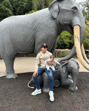 Jaime Munguia Instagram - San Diego Zoo con el Jr.
¡Bonito domingo gente!