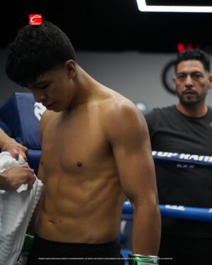 Jaime Munguia Instagram - Entra a Caliente.mx y métele a la pelea del sábado. 📲🔥