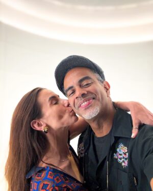 Jair Oliveira Instagram - Vamos que vamos, quinta-feira!! Que seja repleta de sonhos solucionados!

@taniakhalill @jairoliveira @programaodecasal 

Música: Sonho de Rainha Rei de @jairoliveira 
Produção e arranjo de @danielpenidooficial para o disco Tekoá (de #jairoliveira)
@marshmelodymusic @sdesamba