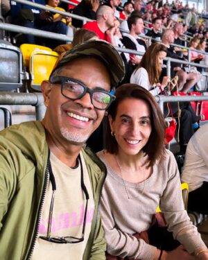 Jair Oliveira Instagram - Valeu, 🇩🇪!! 🙏🏾🙏🏾🙏🏾 
Foram 7 dias de um baita @programaodecasal repleto de cumplicidade, amor, parceria, novas experiências, encontros com amigos queridos e belíssimas paisagens cheias de História e significados.  Obrigado #frankfurt, #cologne, #düsseldorf, #rolf e @gueia ! Até breve!!
A saudade das pequenas também foi grande, mas é sempre bom passear em casal de vez em quando! Obrigado vovó @clorodrigues18 por cuidar tão bem de nossa família e nos permitir momentos assim! 
#amor #casal #miniferias #alemanha #euro2024 @programaodecasal @grandespequeninos
