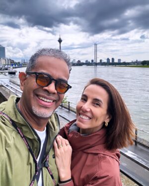 Jair Oliveira Instagram - Valeu, 🇩🇪!! 🙏🏾🙏🏾🙏🏾 
Foram 7 dias de um baita @programaodecasal repleto de cumplicidade, amor, parceria, novas experiências, encontros com amigos queridos e belíssimas paisagens cheias de História e significados.  Obrigado #frankfurt, #cologne, #düsseldorf, #rolf e @gueia ! Até breve!!
A saudade das pequenas também foi grande, mas é sempre bom passear em casal de vez em quando! Obrigado vovó @clorodrigues18 por cuidar tão bem de nossa família e nos permitir momentos assim! 
#amor #casal #miniferias #alemanha #euro2024 @programaodecasal @grandespequeninos