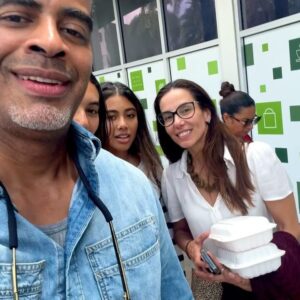 Jair Oliveira Instagram - ❤️❤️❤️❤️❤️ mamãe @taniakhalill !
#felizdiadasmães 
@grandespequeninos @programaodecasal @isabelaaa.oliveira @laura_.calil