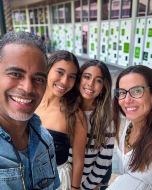 Jair Oliveira Instagram - ❤️❤️❤️❤️❤️ mamãe @taniakhalill !
#felizdiadasmães 
@grandespequeninos @programaodecasal @isabelaaa.oliveira @laura_.calil