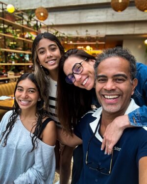 Jair Oliveira Instagram - Amenizando as saudades de nossa amada cidade, da família, dos amigos de Sampa e tudo com o extremo cuidado e carinho de toda a equipe maravilhosa do @renaissancesaopaulo !

Muito obrigado sempre ❤️❤️❤️❤️
#renaissancesp #hotel #sampa #sp @taniakhalill @isabelaaa.oliveira @laura_.calil @programaodecasal