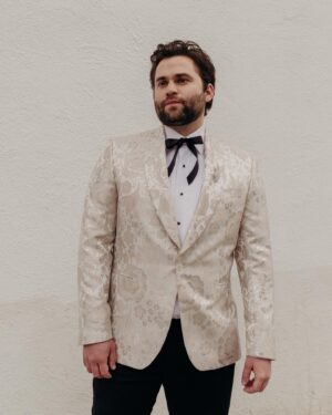 Jake Borelli Instagram - It’s giving Glam, it’s giving Kentucky-Fried-Chicken, it’s giving Gay. #glaadawards 😉 Thanks for having me @glaad