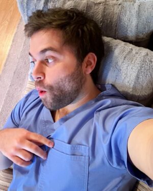 Jake Borelli Instagram - Season 20! Back in blue. #GreysAnatomy