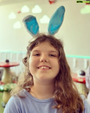 Jake Busey Instagram - Hey howdy my friend. Oh my oh my, how life is so fun. So- I’m headed to a much needed work trip, and it’s on my daughters 11th birthday weekend. Trying to be a good dad, I want to take her with me and let her mama heal from the cancer surgeries. The problem is- i will  only earn about 1/2 the cost of airfare for her….so it isn’t feasible without help from - -a little less than 10,000 friends. So…….Would you help a kid gain some worldly experience before middle school?, and donate $1.00 to the “Autumn goes to England”
Fund? Just Yesterday her doc told us it’s mentally unhealthy for her to be by her mothers side 24/7 and a caretaker at the age of 10. Lately She’s enduring massive abdominal pains, and a lot of other unmentionables here, due to the stress of seeing mama go thru this cancer battle for the last 5 years. Her mother is an Aries, & doesn’t approve of this message-  but her doctor says she needs to be out in the world and not sitting in bed caring for mama. Apparently not good for the psyche of a 10 year old. And embarrassingly, this is why I Ask, Could you please help with donating a dollar? My work trip is the 7/27-31st. I want to take her with me and show her the country she is so enamored with. UK. (And she does a wicked Manchester accent). Please don’t donate much! , but perhaps tell a friend? Idk. I don’t want to inconvenience anyone. But with 95,000 followers i thought maybe a few folks could help make it happen. And i really appreciate it🙏🏼🙏🏼🙏🏼🙏🏼. Even 50c & 20,0000 people. .. I want her to see England and enjoy a bit of fun and excitement beyond the iPad /couch scene. . We’ve ALL been hit by covid and it’s tough as hell to recover. A nightmare scene for sure. So thank you, (the village raises the child after all. ) please help Autumn get to see the UK for a dollar out of your pocket. 🙏😊