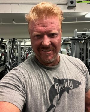 Jake Busey Instagram - Daddy’s back at @elitemmagym making progress on a daily routine! Feeling good. Looking better. Not so afraid of the mirror these days! Haha thanks y’all at ELITE!