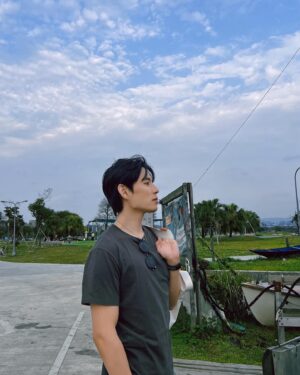 Jake Hsu Instagram - 劇組夥伴講起，才發現對耶春分來了。確實地享受了這個節氣，踏了很多地方，近日分享。好享受抓住涼快季節的尾巴，還吃了太陽蛋，希望帶來好運！ @7th_island
