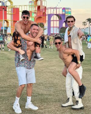 Jake Resnicow Instagram - Coachella was a blast 🤩 BEYOND PROUD of the strides LGBTQ  artists are making in the music industry, slaying the biggest stages, especially  @kimpetras @rinasawayama @pabllovittar @orvillepeck @honeydijon @mikainstagram @phoebebridgers  @jbrekkie @tysunderland @msrebeccablack @vincint 🏳️‍🌈 LET’S GOOOO 🙌