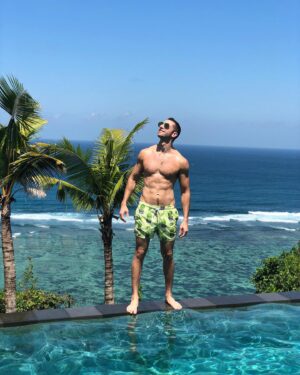 Jake Resnicow Instagram - Be your own valentine 😘 Devote this day to loving yourself MORE. Know you are powerful, rare and deserving of all the good that comes your way ❌⭕️❌⭕️ #SelfLove