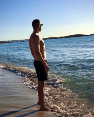 Jake Resnicow Instagram - Be fearless in the pursuit of what sets your soul on fire 🌊😉
