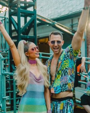 Jake Resnicow Instagram - THANK YOU for making history with us - the first ever Pride in Central Park 🌈 

Special thanks to @purple_disco_machine @parishilton @bobsdanceshop @danielsl8r   surprise performances by @kimpetras @theebillyporter @aqua.dk and my Mom who overcame so much to be there for this moment 🙏 Especially grateful to my team and everyone behind the scenes that helped bring the magic to life ❤️