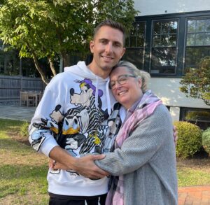 Jake Resnicow Instagram - Happy birthday to the woman who made it possible for all my dreams to come true. Love you Mama @jdresnicow Proud to be y'orchid 🌺😍