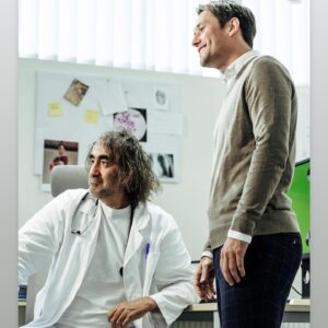 Jakub Kohák Instagram - AC SPARTA PRAHA oslavila 130 let a k tomuto krásnému jubileu natočila spot, do kterého mě přizvala, coby herce - doktora. Malinko jsem váhal, protože se jistě najdou tací, kteří mě nemají v lásce, ovšem když tě povolá Sparta - tak prostě musíš! Díky, spot se povedl, gratuluji tvůrcům i dalším účinkujícím, rovněž díkx za to, že jsem mohl být u toho - a Tobě Sparto přeji jen to nejlepší - ať nás těšíš navěky 🙏🏻⚒️🔥🏆⚽️⭐️⭐️⭐️ @acsparta_cz @lkrejci_ @t7.official @jakubpesek @panakfilip @lukasharaslin27 #genacs #37 #letensti