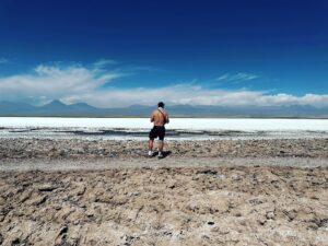 Jakub Štáfek Instagram - Laguna Tebinquinche a její okolí. Poušť Atacama v plné kráse 🤟 #chile #atacama #sanpedro #laguna #adventure #trip #vacation #friends