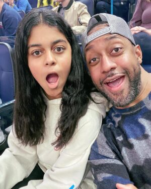 Jaleel White Instagram - Another year around the sun , goin out with a bang #HappyNewYear💥 #GirlDad #Bucketlist ✔️ @chase_center 🏀 Great home win, best basketball arena hands down 🫶 Thanks for the hospitality fellas @chrismullin2017 @fezzyfel @djdsharp