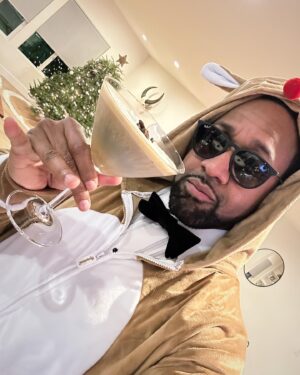 Jaleel White Instagram - This Ruldolph onesie has served me well for these last 2 weeks… Pinkys out bitches 🍸 I’ve been asked to retire this onesie already, so be it 🤷🏽‍♂️🤵🏽‍♂️🎉 

Time goes by so damn fast.  One new year I’m in South Africa with my daughter as a kindergartner and in a blink she’s sending me a video from her own New Year party as a freshman in High School…

New Years has always been kind to me 🙏🏽 It’s my annual reminder to appreciate God’s Grace and self reflect no matter how much it hurts to hold myself accountable…🪞 

We repeat what we don’t repair.  Thank you all for following me and allowing me to make you laugh on the daily, it’s my gift to share with the world 🙏🏽 I have a funny feeling about 2024, I betcha it won’t be a bore … 😝😈⛽️💨🎬