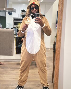 Jaleel White Instagram - This Ruldolph onesie has served me well for these last 2 weeks… Pinkys out bitches 🍸 I’ve been asked to retire this onesie already, so be it 🤷🏽‍♂️🤵🏽‍♂️🎉 

Time goes by so damn fast.  One new year I’m in South Africa with my daughter as a kindergartner and in a blink she’s sending me a video from her own New Year party as a freshman in High School…

New Years has always been kind to me 🙏🏽 It’s my annual reminder to appreciate God’s Grace and self reflect no matter how much it hurts to hold myself accountable…🪞 

We repeat what we don’t repair.  Thank you all for following me and allowing me to make you laugh on the daily, it’s my gift to share with the world 🙏🏽 I have a funny feeling about 2024, I betcha it won’t be a bore … 😝😈⛽️💨🎬