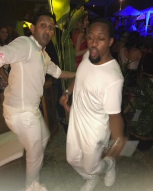 Jaleel White Instagram - This Ruldolph onesie has served me well for these last 2 weeks… Pinkys out bitches 🍸 I’ve been asked to retire this onesie already, so be it 🤷🏽‍♂️🤵🏽‍♂️🎉 

Time goes by so damn fast.  One new year I’m in South Africa with my daughter as a kindergartner and in a blink she’s sending me a video from her own New Year party as a freshman in High School…

New Years has always been kind to me 🙏🏽 It’s my annual reminder to appreciate God’s Grace and self reflect no matter how much it hurts to hold myself accountable…🪞 

We repeat what we don’t repair.  Thank you all for following me and allowing me to make you laugh on the daily, it’s my gift to share with the world 🙏🏽 I have a funny feeling about 2024, I betcha it won’t be a bore … 😝😈⛽️💨🎬