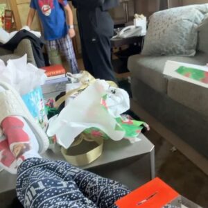 Jaleel White Instagram - My not so little volleyball player over here is still a kid at heart ☺️🏐🎁 #MerryChristmas #HappyFestivus Just spread joy ‼️ #GiveMoneyToAStranger #AssistAnOlderPerson #SurpriseARetailWorkerWithAGift #TakeSomeoneElsesPlatetoTheKitchen #CleanItAndPutItInTheWasher