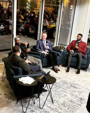 Jaleel White Instagram - Another year around the sun , goin out with a bang #HappyNewYear💥 #GirlDad #Bucketlist ✔️ @chase_center 🏀 Great home win, best basketball arena hands down 🫶 Thanks for the hospitality fellas @chrismullin2017 @fezzyfel @djdsharp