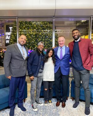 Jaleel White Instagram - Another year around the sun , goin out with a bang #HappyNewYear💥 #GirlDad #Bucketlist ✔️ @chase_center 🏀 Great home win, best basketball arena hands down 🫶 Thanks for the hospitality fellas @chrismullin2017 @fezzyfel @djdsharp