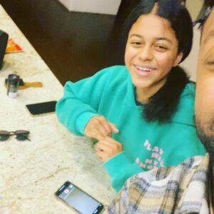 Jaleel White Instagram - So I decide to bring ice cream home as a surprise 🍨 I look down and see Ms. Seventh Grade has gotten herself a colorful array of video vixen acrylic nails 💅🏽 and we TALKED ABOUT THIS and how it was NOT allowed 🤬 I’m immediately HEATED but I stay chill.  Why did you do this behind my back ?  I just wanna know what made you do it?  And how would you handle it if you were me and I was the daughter here?  I’m super chill about it.  No yelling at all.  I see her & my gal glancing at each other… these foolz have taped FAKE Acrylic nails to her fingernails just to see what I would do 👏👏👏👏👏👏👏 #wellplayed #aprilfools #aprilfools1st #YouGotDaddyGood #BoltUp ⚡️ #keepyourcoolfellasalways 😏