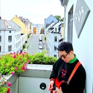 Jam Hsiao Instagram - .
挪威森林還沒去 🌲🌲🌲
目前在挪威陽台.🏡

#挪威 
#norway