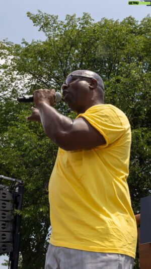 Jamaal Bowman Instagram - The people are rising up against AIPAC and their republican billionaires 💪🏿

We won’t let them buy our communities in NY-16 or anywhere! 

Join me @aoc and @berniesanders as we prove that the many will ALWAYS  beat the money! Sign up to help get out the vote at the link in my bio. #WeDecide