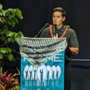 Jamaica Heolimeleikalani Osorio Instagram - “Pu’uhonua: Building Freedom Places Together” at #NCORE2024 #NCORE in Honolulu

“Remember— Hawaiʻi is the “tip of the spear”—where the US military and his friends extract, test, train, and perfect their death dealing operations. We must follow this thread to its ultimate conclusion: The training, testing, and extraction taking place in the Pacific is the fuel for ongoing genocides in West Papua, Palestine & elsewhere. The development of militarized riot control techniques is instrumental to the terrorizing of public citizens across Turtle island.  And because Hawaiʻi (and the pacific) sits at this crucial site of imperial violence – it is imperative that from your positions that you come to understand Hawaiʻi’s context, your relationship to it, and relate that back to your own struggle, love, and disciplined hope.”

📸 @ Gharshe (on twitter)
Mahalo to @cynthia.franklin1 for loaning me your Keffiyeh after I stupidly forgot mine at home 😭