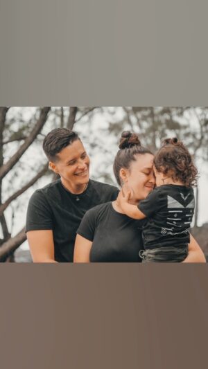 Jamaica Heolimeleikalani Osorio Instagram - So grateful to have these moments captured by our dear friend @marpho88. What a gift to honor the family we were before we became a family of four ❤️. 

If you’re on Moku o Keawe, Hit up @pachamamacreative for all your photography needs ❤️