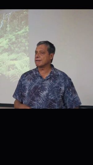 Jamaica Heolimeleikalani Osorio Instagram - Kumu Jon Osorio describing Duality / Pono & Wahine mana in the Hawaiian universe to POLS180: intro to Hawai’i politics at @uhmanoanews @uhmpolisci. 

It’s the greatest privilege of my life to teach beside this kumu— even if he is a boomer 🙃❤️