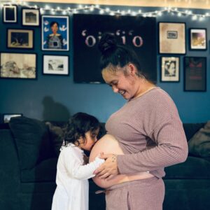 Jamaica Heolimeleikalani Osorio Instagram - 35 weeks and ready for for things to get wild 🌀

Kaleiwohi can’t wait to meet her new best friend. And I can’t believe my whole heart can fit in one little picture.