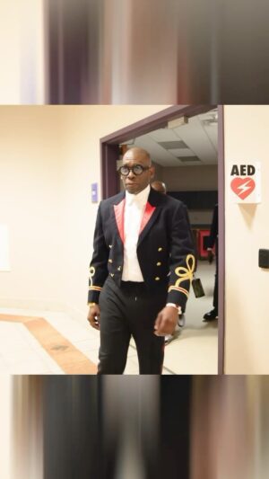 Jamal Bryant Instagram - Yesterday was like a dream. I had the privilege of presenting my fiancé @mzkarribaby to @newbirthmbc and the world. Every year I try to give back on my birthday so we partnered with @amazon to give thousands of mystery gift boxes to the community! God is so good! 🥲…. Buckle up this next season is going to be nothing but miracles, signs and wonders!